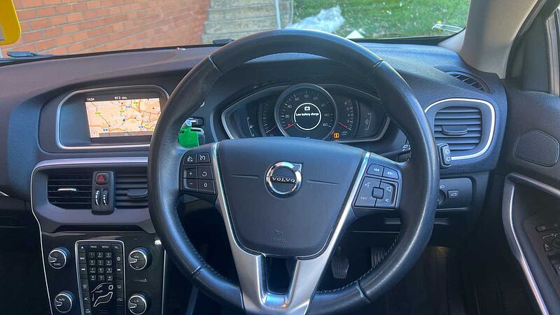 Volvo V40 T2 Momentum Manual