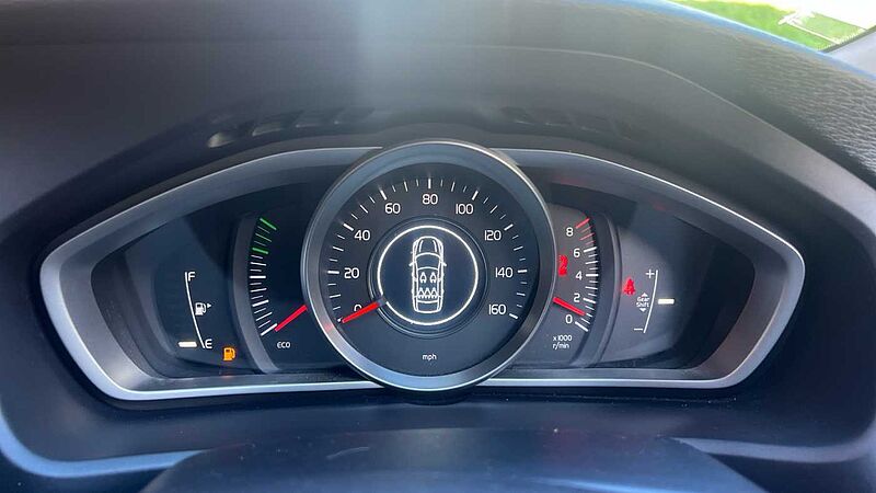 Volvo V40 T2 Momentum Manual