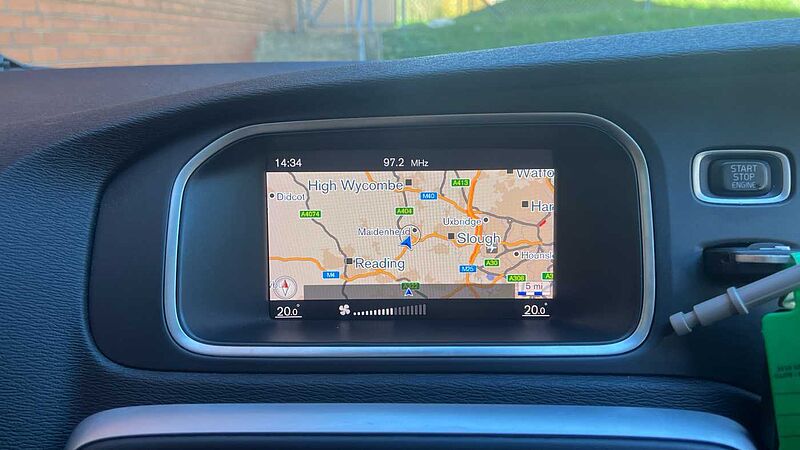 Volvo V40 T2 Momentum Manual