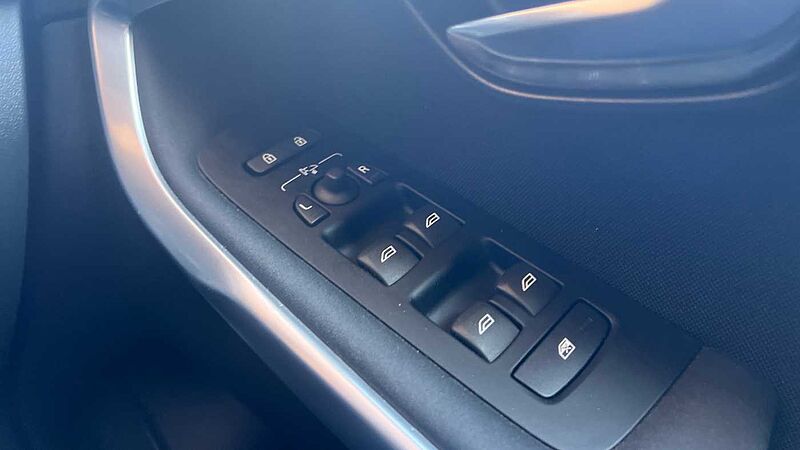 Volvo V40 T2 Momentum Manual