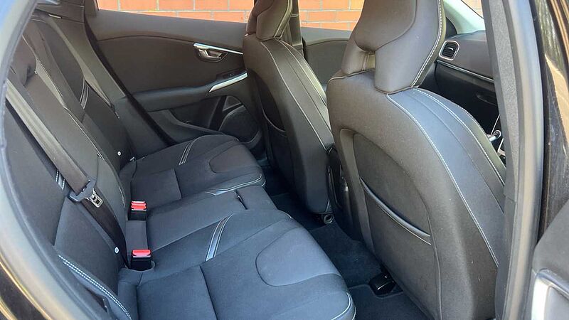 Volvo V40 T2 Momentum Manual