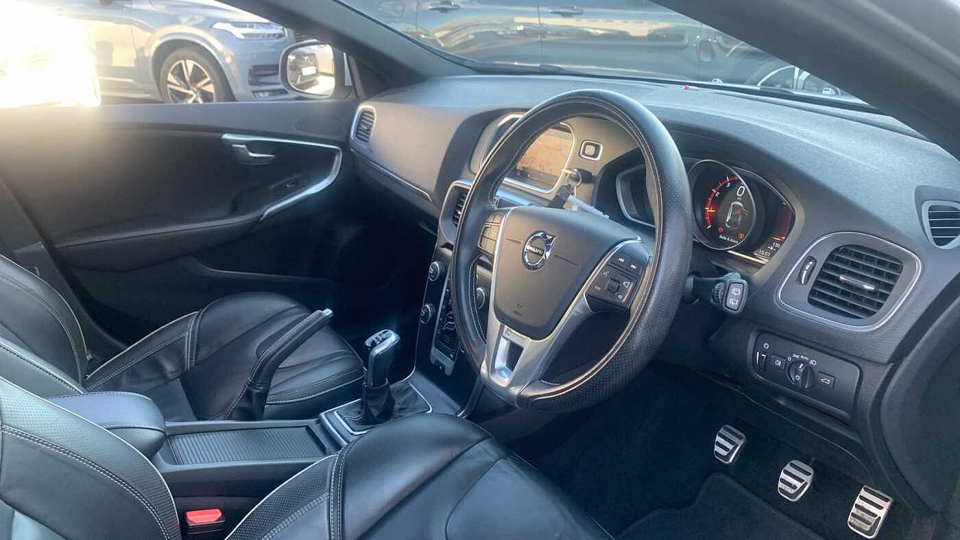 Volvo V40 T3 R-Design Pro Manual