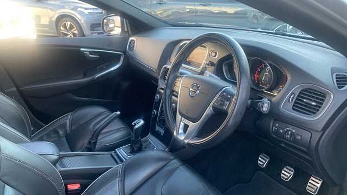 Volvo V40 T3 R-Design Pro Manual