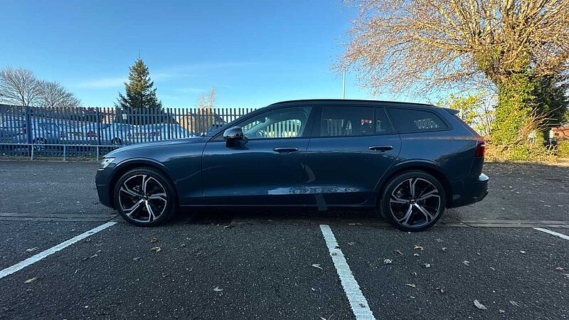 Volvo V60 Ultra, B4 Mild hybrid, Petrol, Dark