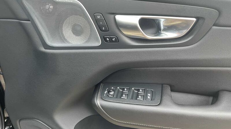 Volvo XC60 Black Edition Ultra, T8 AWD Plug-in hybrid, Electric/Petrol