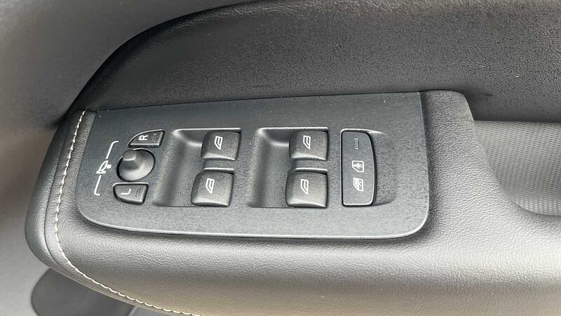 Volvo XC60 Black Edition Ultra, T8 AWD Plug-in hybrid, Electric/Petrol