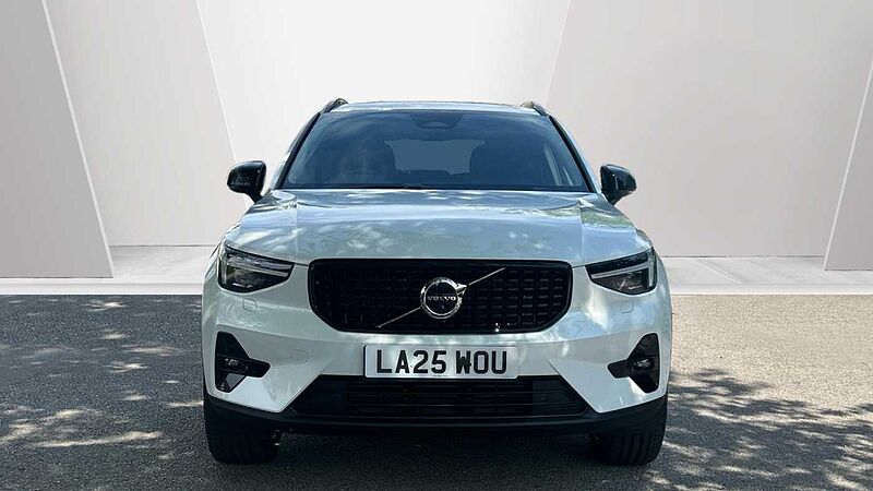 Volvo XC40 Ultra, B3 Mild hybrid, Petrol, Dark