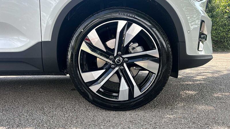 Volvo XC40 Ultra, B3 Mild hybrid, Petrol, Dark