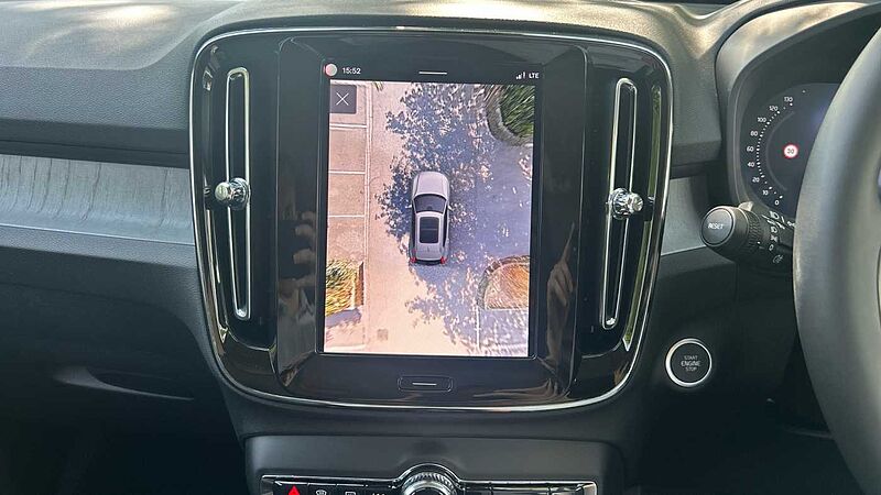 Volvo XC40 Ultra, B3 Mild hybrid, Petrol, Dark