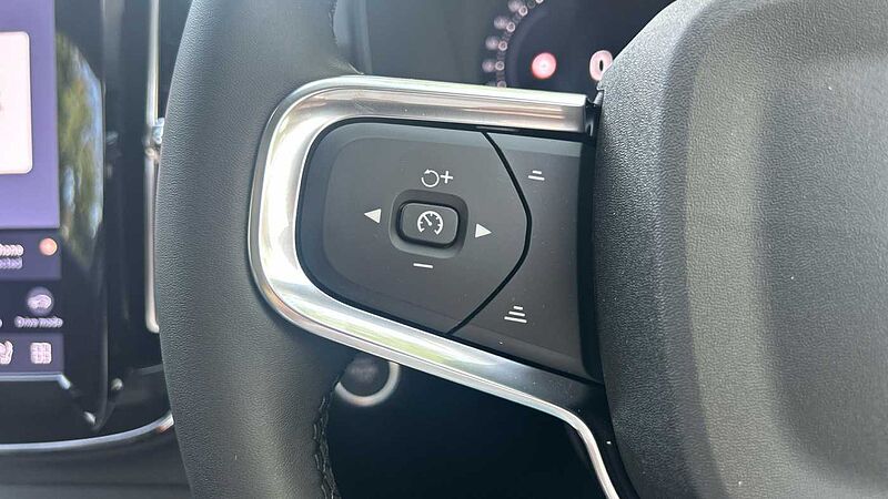 Volvo XC40 Ultra, B3 Mild hybrid, Petrol, Dark
