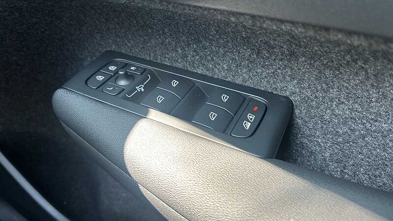 Volvo XC40 Ultra, B3 Mild hybrid, Petrol, Dark
