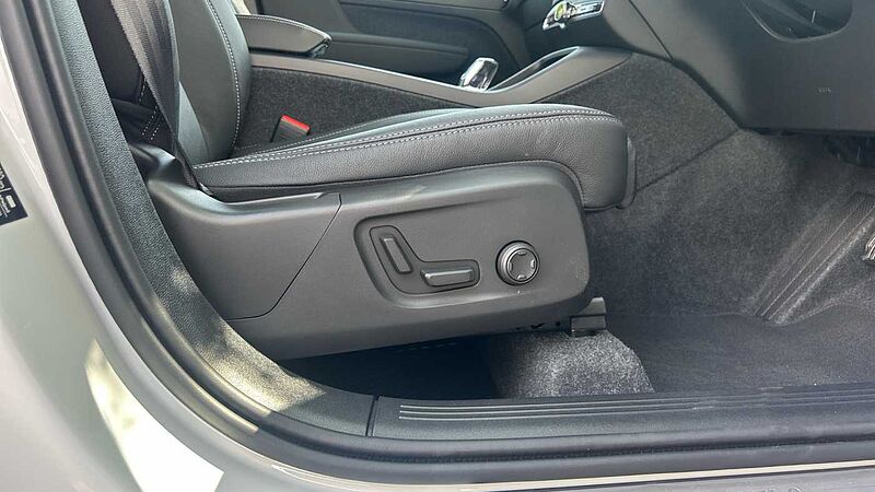 Volvo XC40 Ultra, B3 Mild hybrid, Petrol, Dark