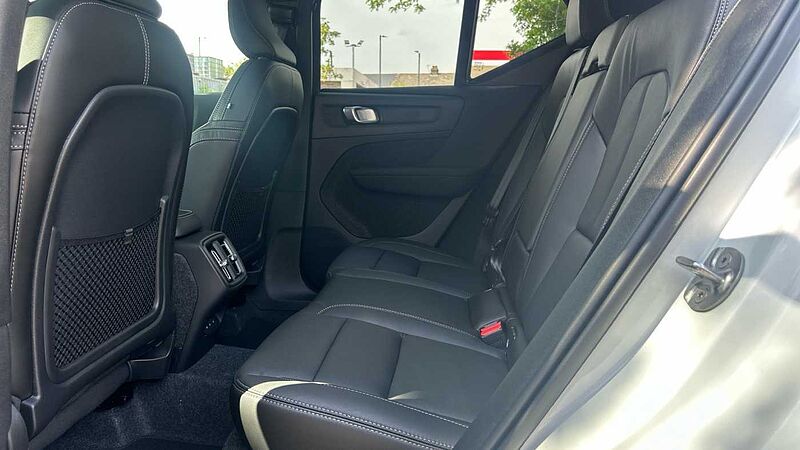 Volvo XC40 Ultra, B3 Mild hybrid, Petrol, Dark