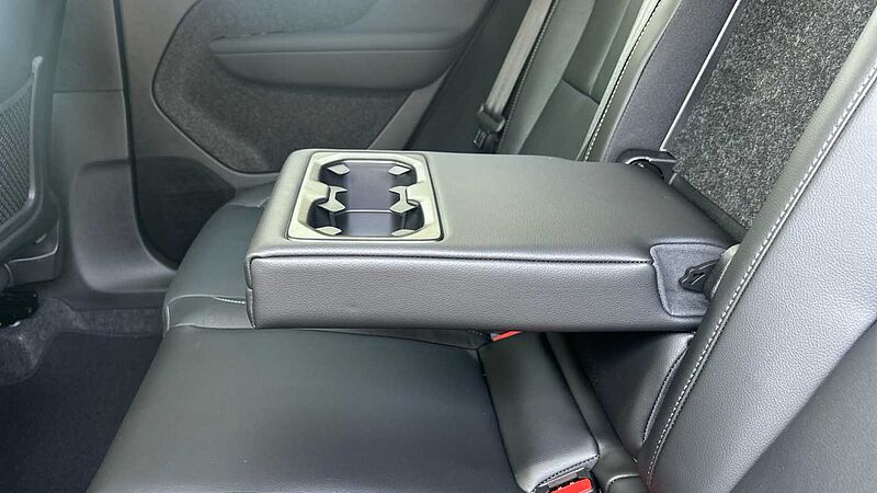 Volvo XC40 Ultra, B3 Mild hybrid, Petrol, Dark