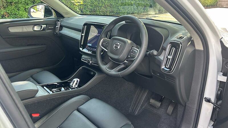 Volvo XC40 Ultra, B3 Mild hybrid, Petrol, Dark