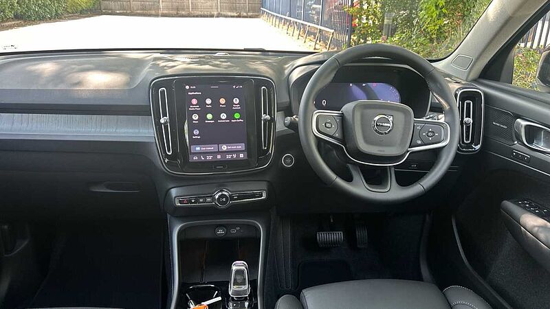 Volvo XC40 Ultra, B3 Mild hybrid, Petrol, Dark