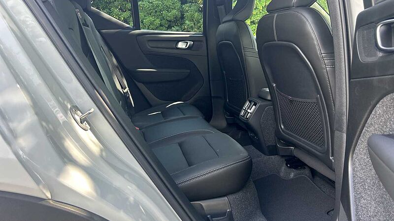 Volvo XC40 Ultra, B3 Mild hybrid, Petrol, Dark
