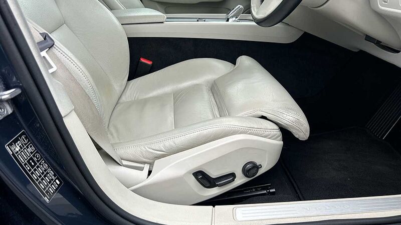 Volvo S60 Inscription, B5 mild hybrid