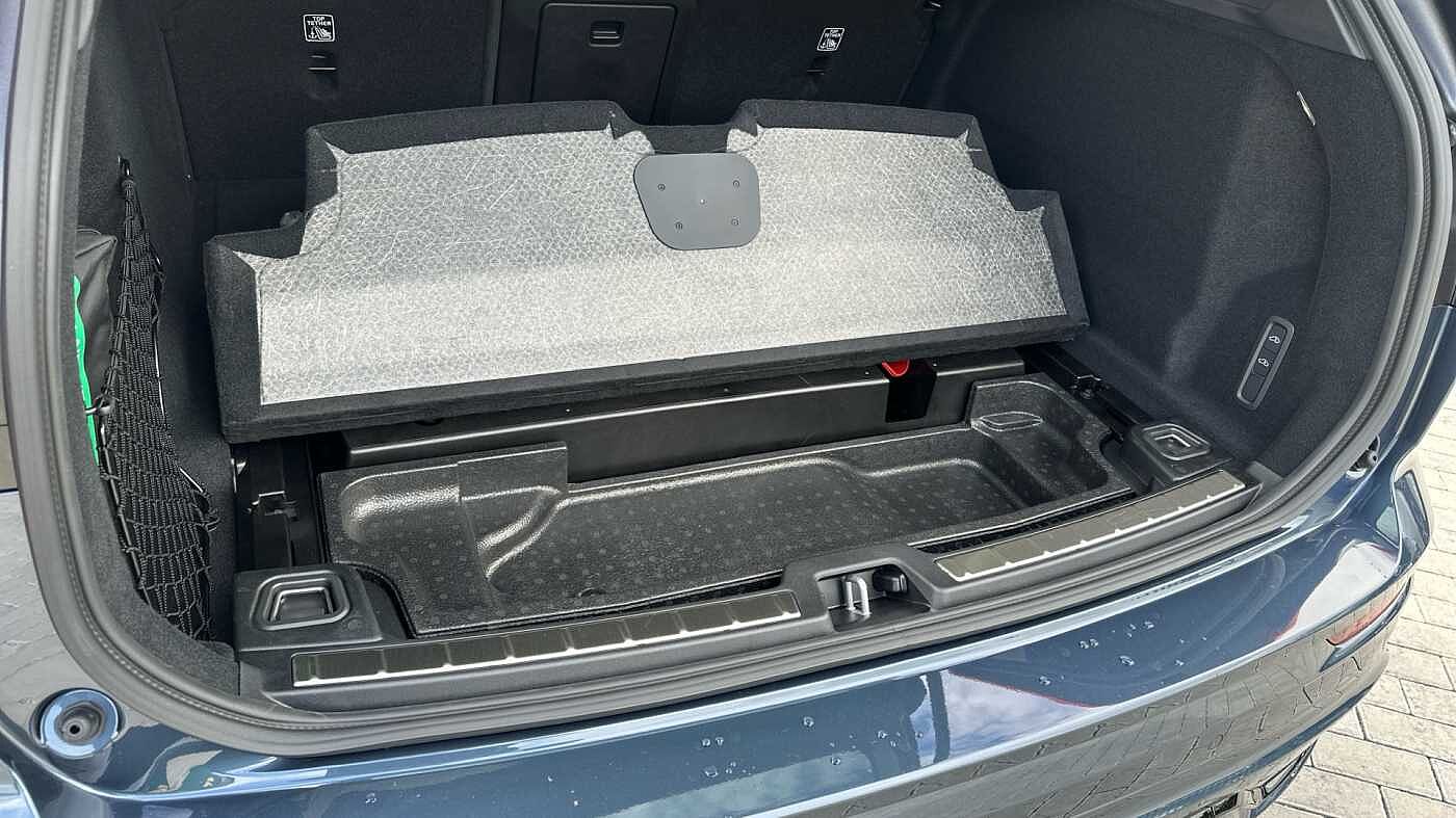 Volvo XC60 Ultra, T8 AWD Plug-in hybrid, Electric/Petrol, Dark ( 22' Alloys )