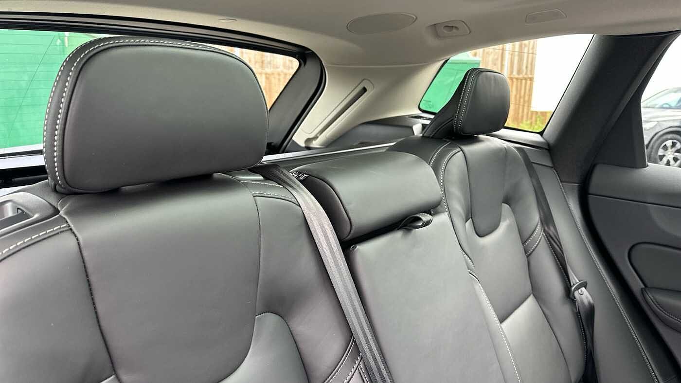 Volvo XC60 Ultra, T8 AWD Plug-in hybrid, Electric/Petrol, Dark ( 22' Alloys )