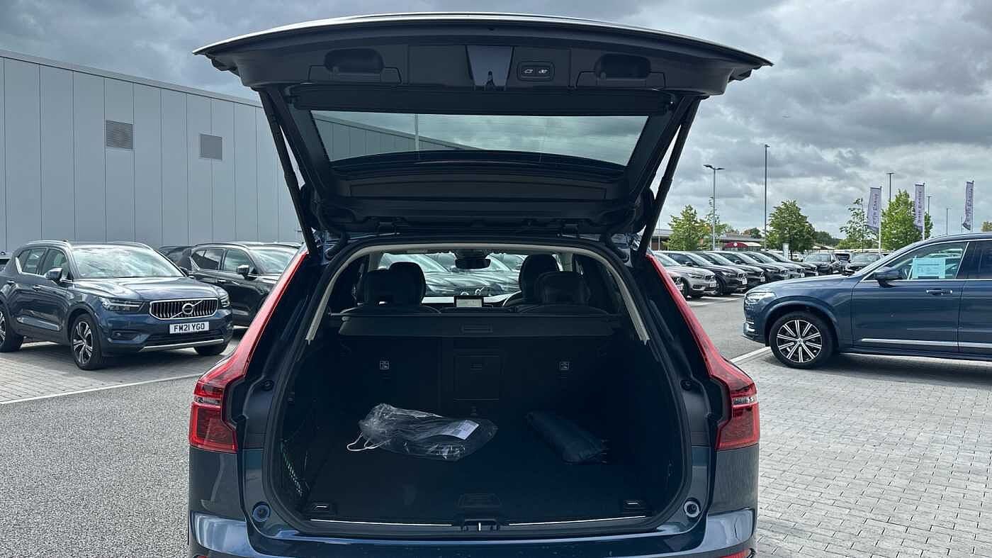 Volvo XC60 Ultra, T8 AWD Plug-in hybrid, Electric/Petrol, Dark ( 22' Alloys )