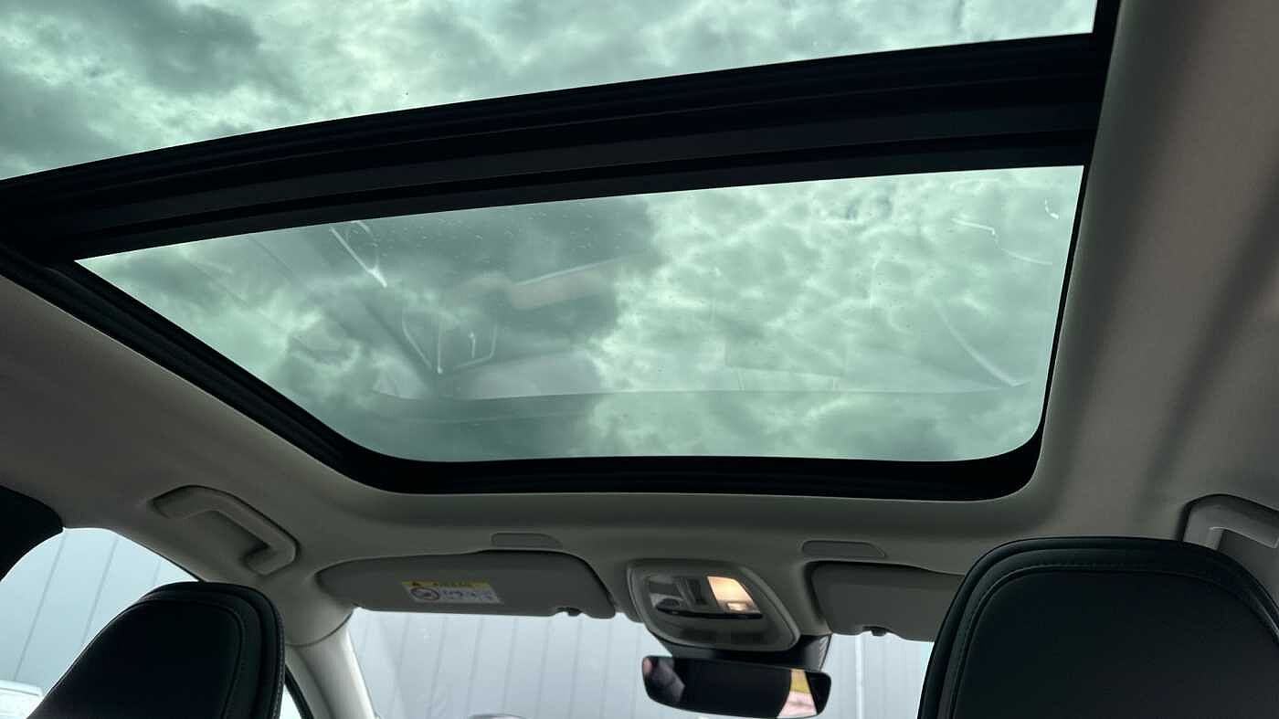 Volvo XC60 Ultra, T8 AWD Plug-in hybrid, Electric/Petrol, Dark ( 22' Alloys )