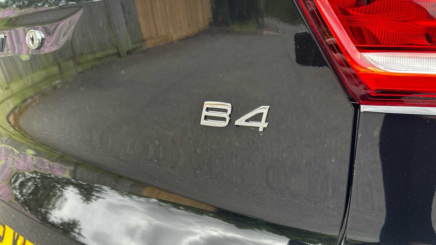 Volvo XC40 Ultra, B4 Mild hybrid, Petrol, Dark ( Blond Leather )