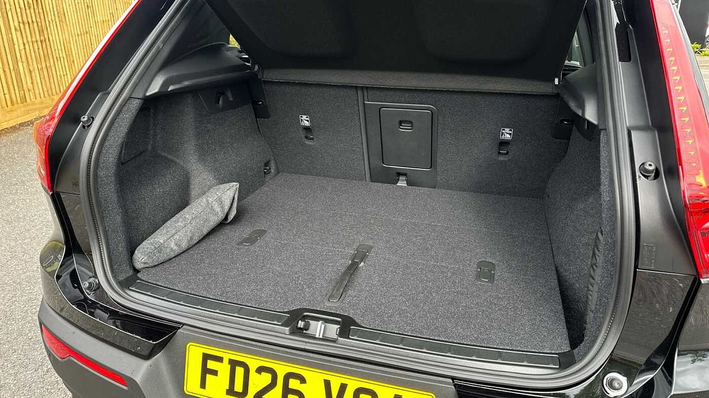 Volvo XC40 Ultra, B4 Mild hybrid, Petrol, Dark ( Blond Leather )
