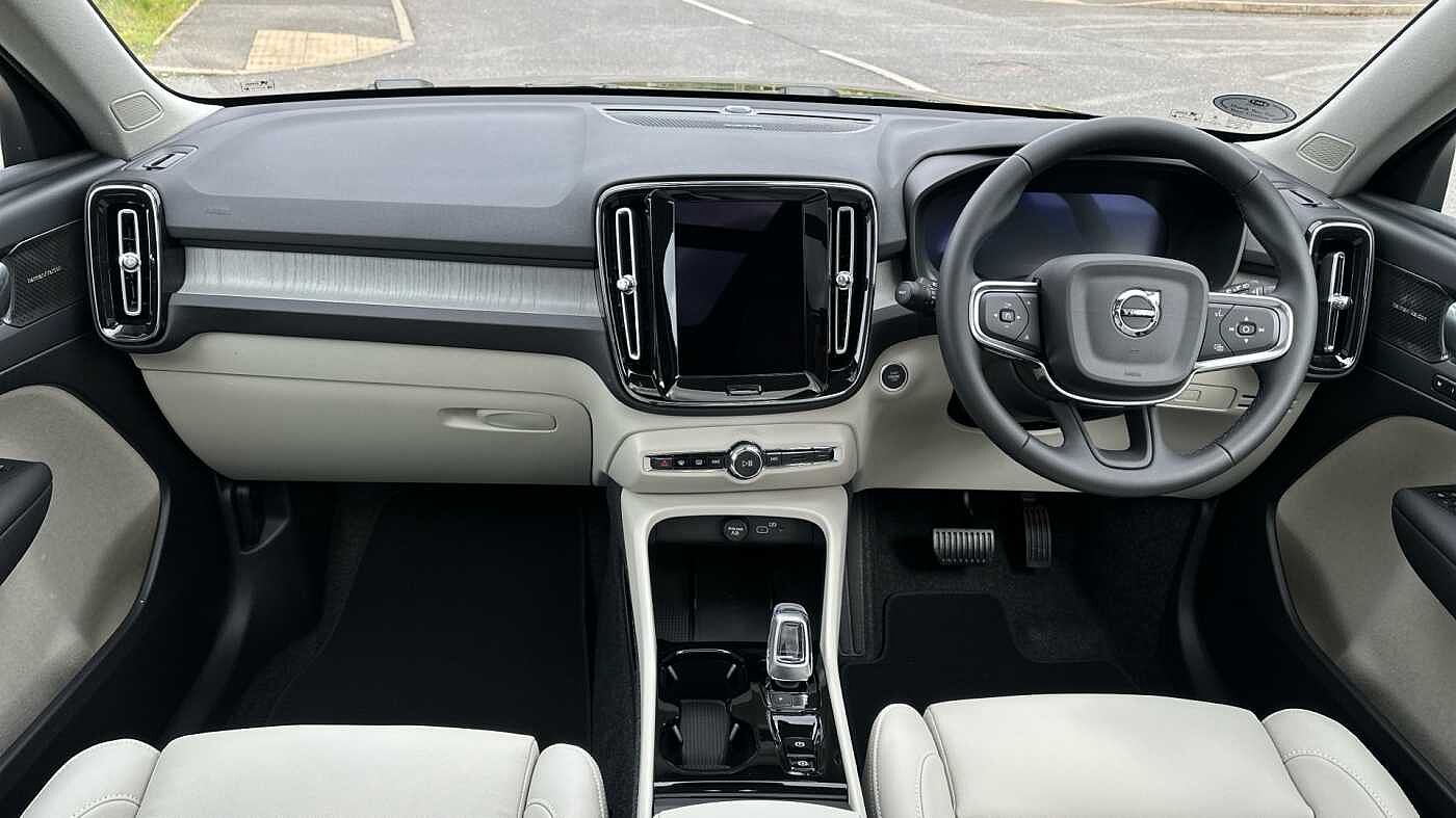 Volvo XC40 Ultra, B4 Mild hybrid, Petrol, Dark ( Blond Leather )