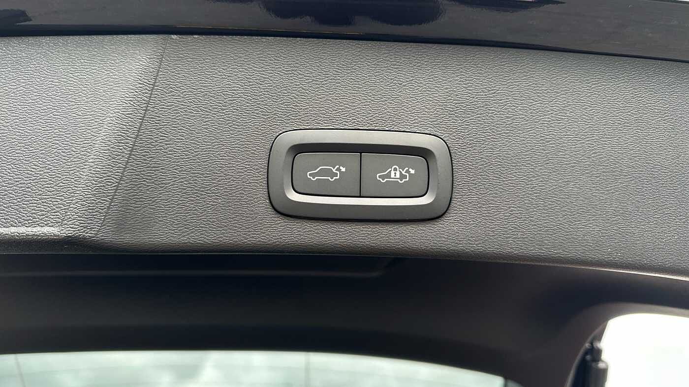 Volvo XC40 Ultra, B4 Mild hybrid, Petrol, Dark ( Blond Leather )