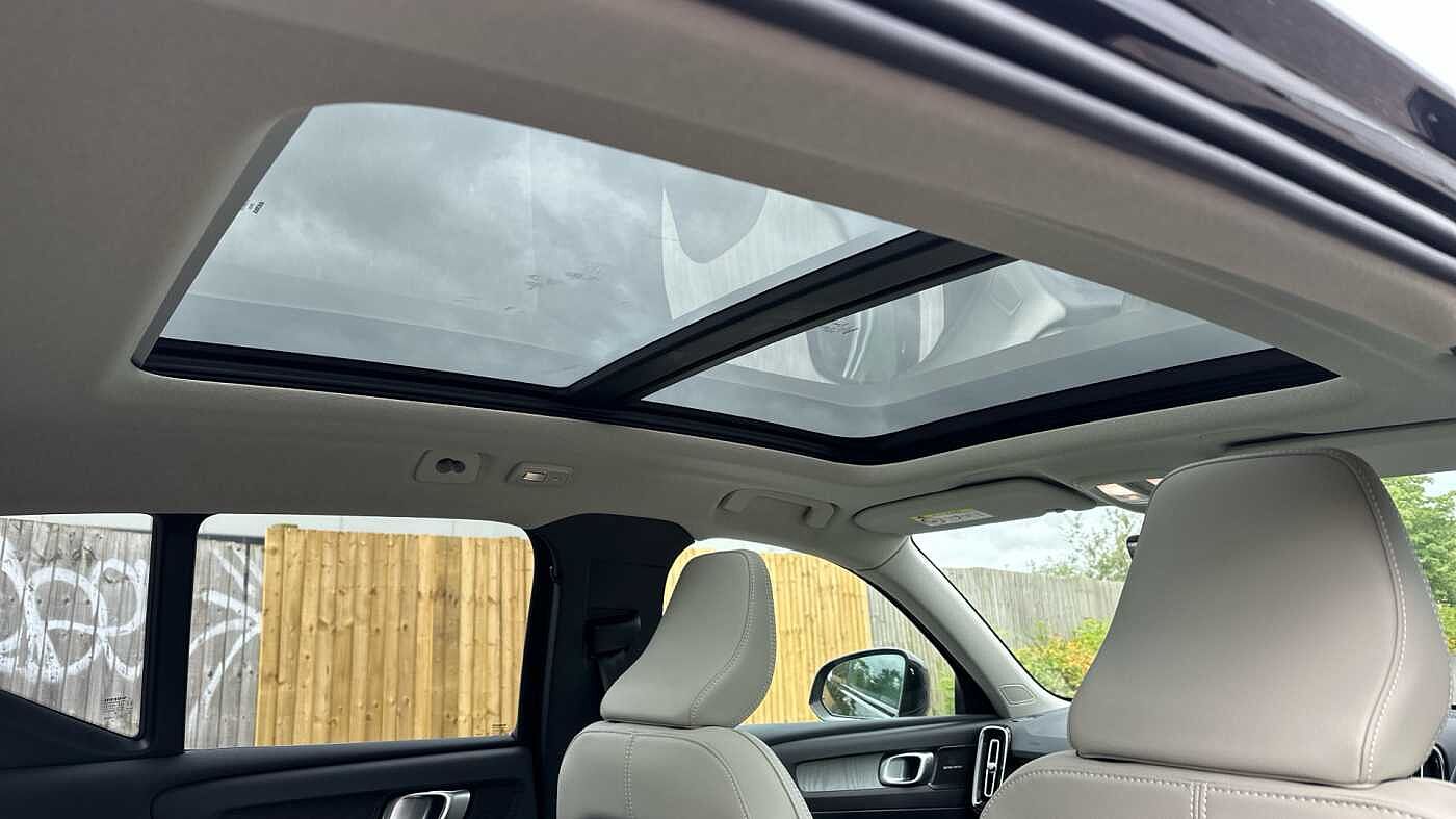 Volvo XC40 Ultra, B4 Mild hybrid, Petrol, Dark ( Blond Leather )