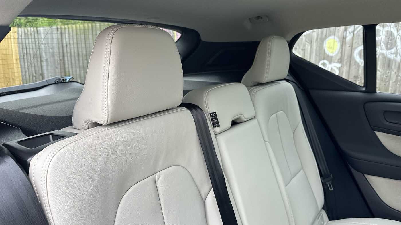 Volvo XC40 Ultra, B4 Mild hybrid, Petrol, Dark ( Blond Leather )