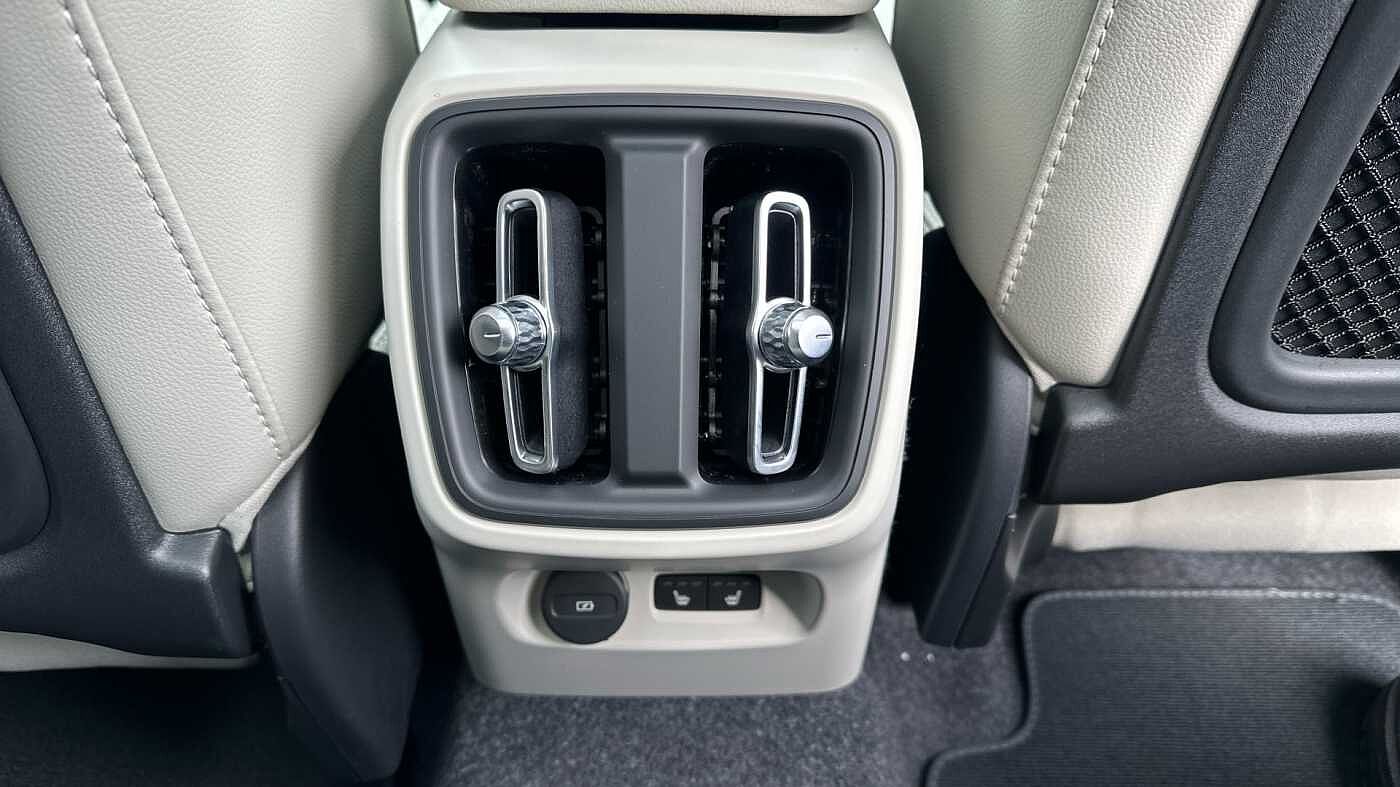 Volvo XC40 Ultra, B4 Mild hybrid, Petrol, Dark ( Blond Leather )