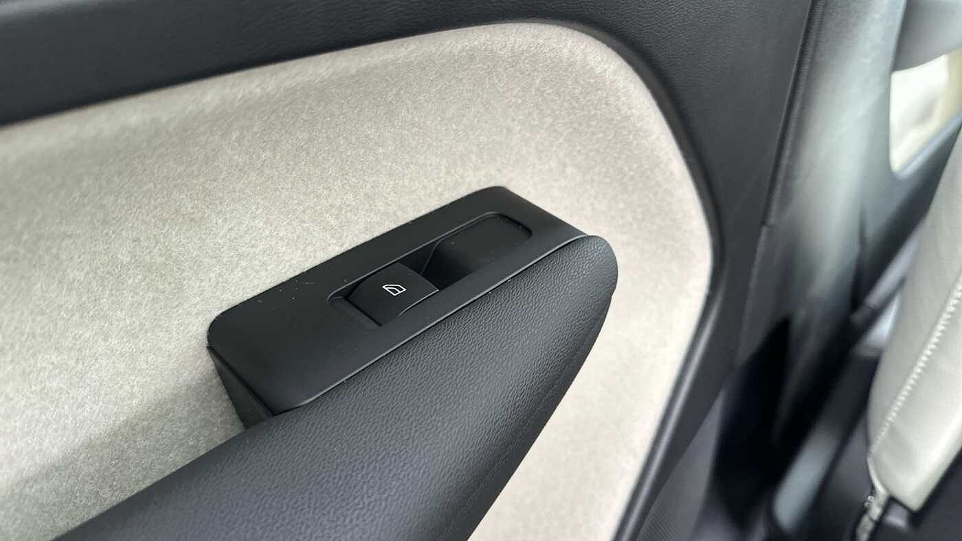 Volvo XC40 Ultra, B4 Mild hybrid, Petrol, Dark ( Blond Leather )