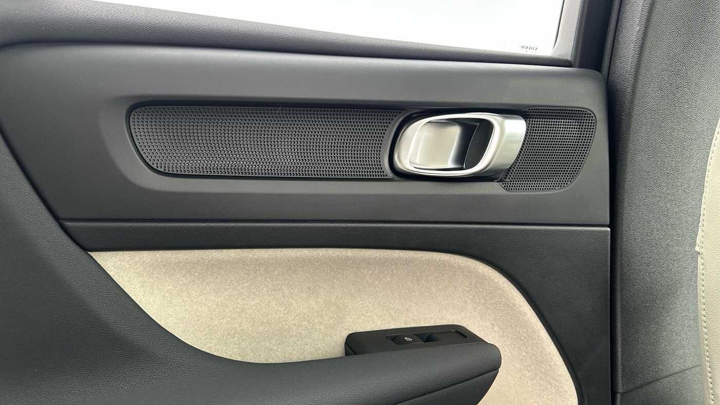 Volvo XC40 Ultra, B4 Mild hybrid, Petrol, Dark ( Blond Leather )