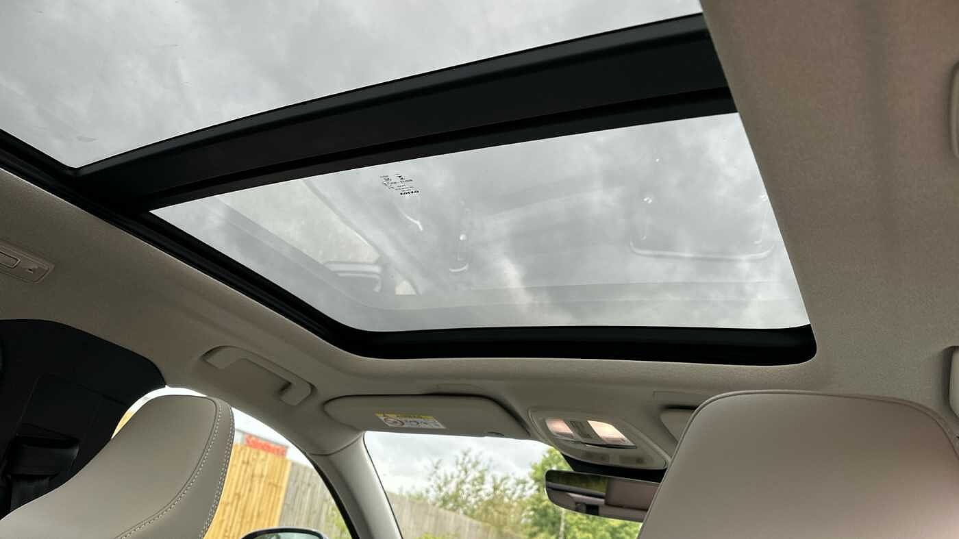 Volvo XC40 Ultra, B4 Mild hybrid, Petrol, Dark ( Blond Leather )