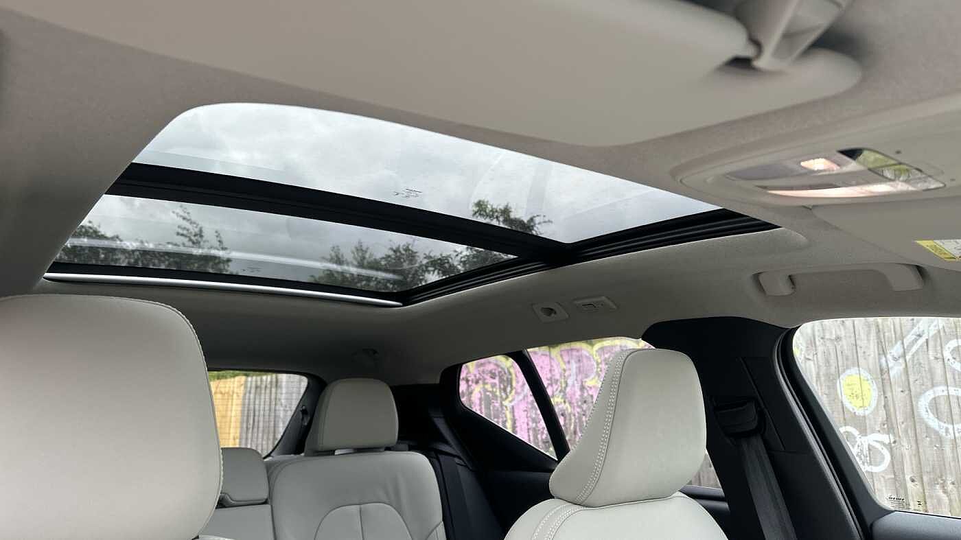 Volvo XC40 Ultra, B4 Mild hybrid, Petrol, Dark ( Blond Leather )