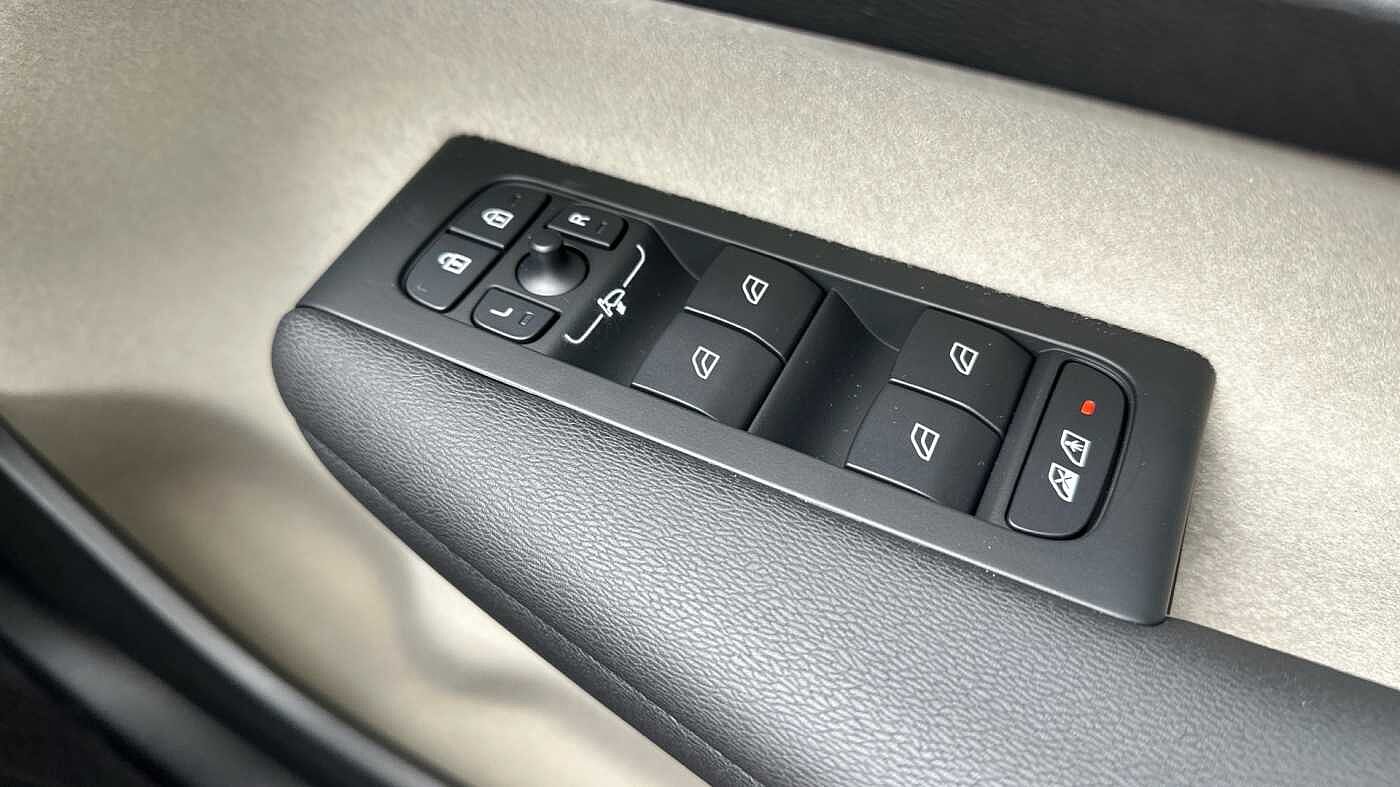 Volvo XC40 Ultra, B4 Mild hybrid, Petrol, Dark ( Blond Leather )