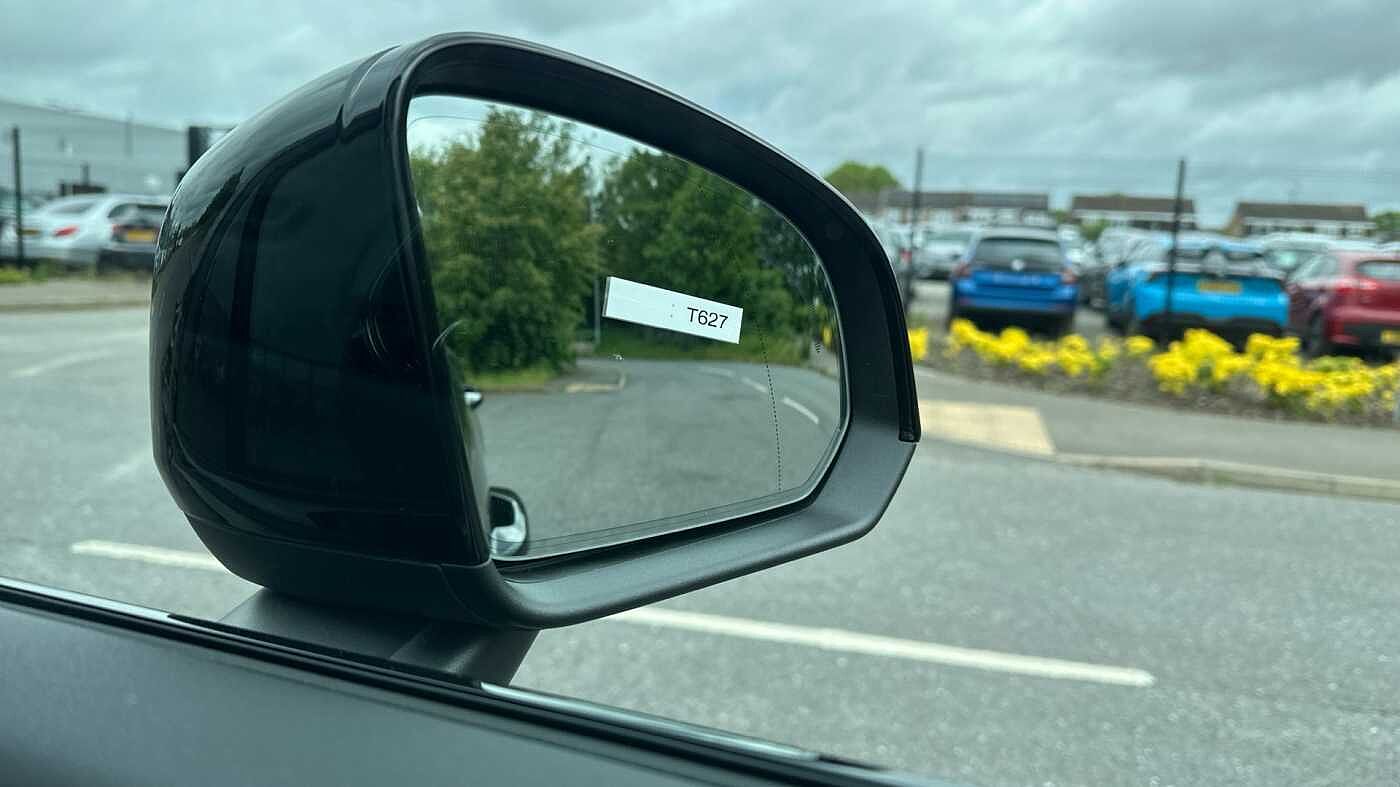 Volvo XC40 Ultra, B4 Mild hybrid, Petrol, Dark ( Blond Leather )