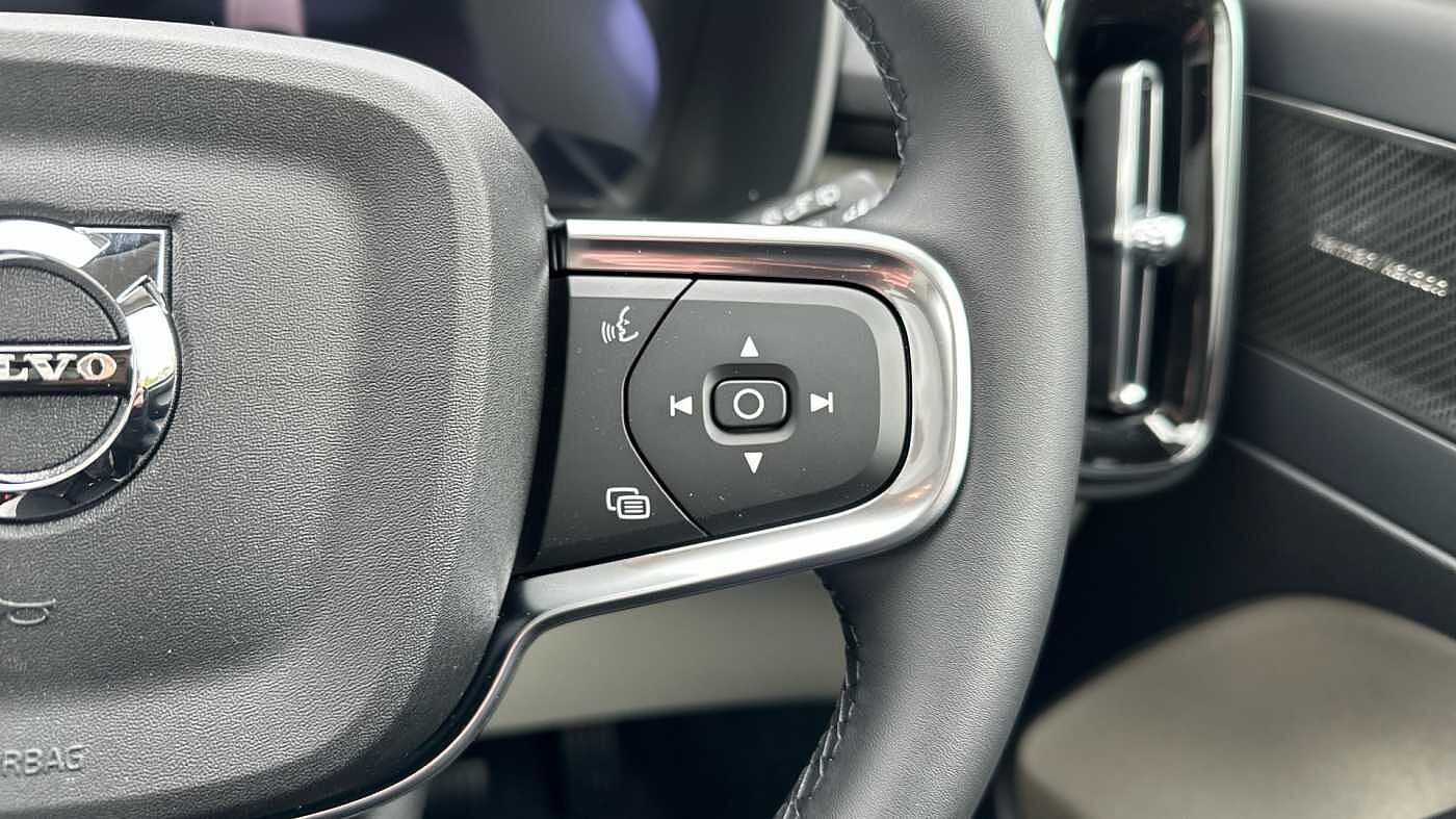 Volvo XC40 Ultra, B4 Mild hybrid, Petrol, Dark ( Blond Leather )