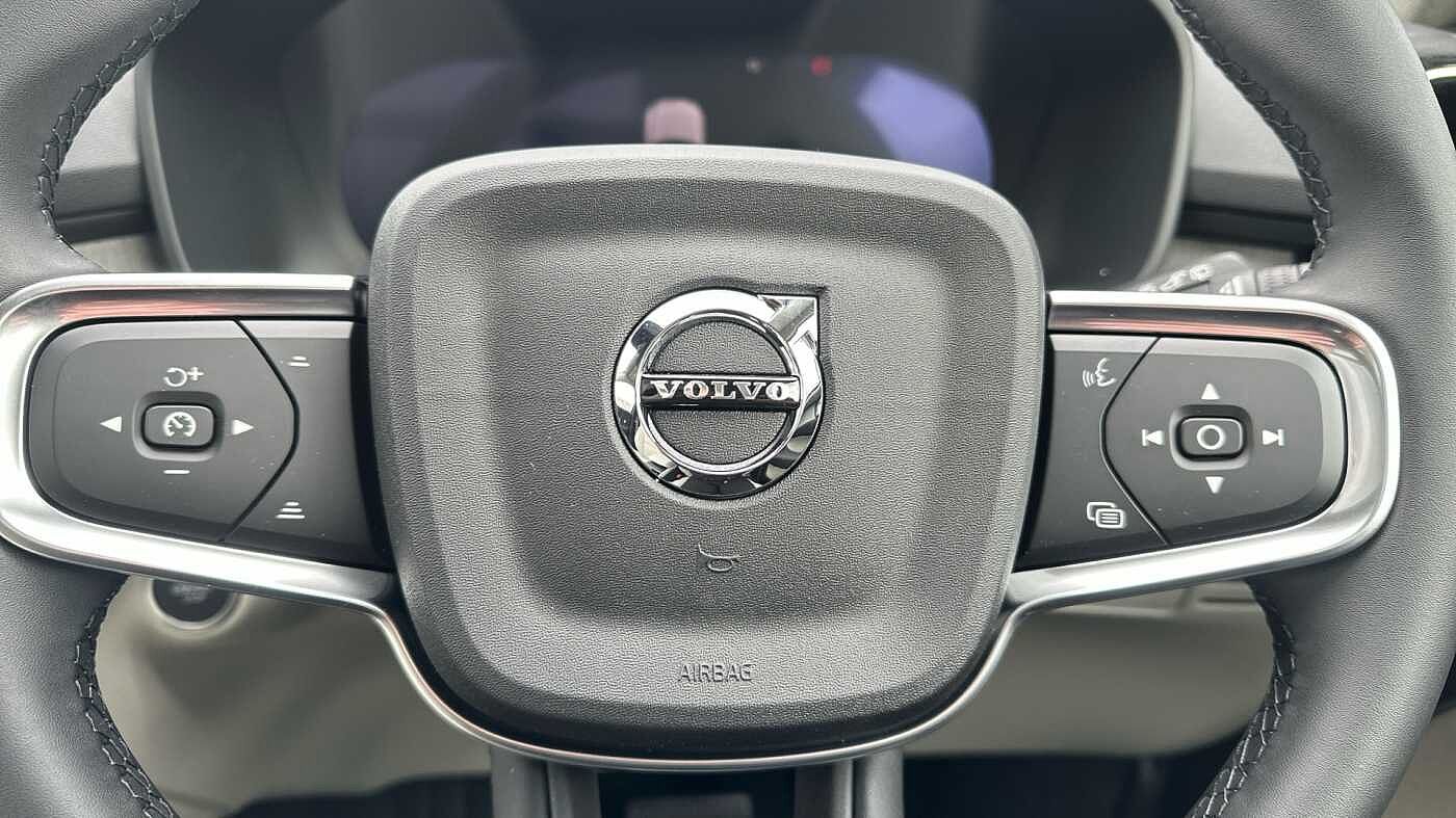 Volvo XC40 Ultra, B4 Mild hybrid, Petrol, Dark ( Blond Leather )