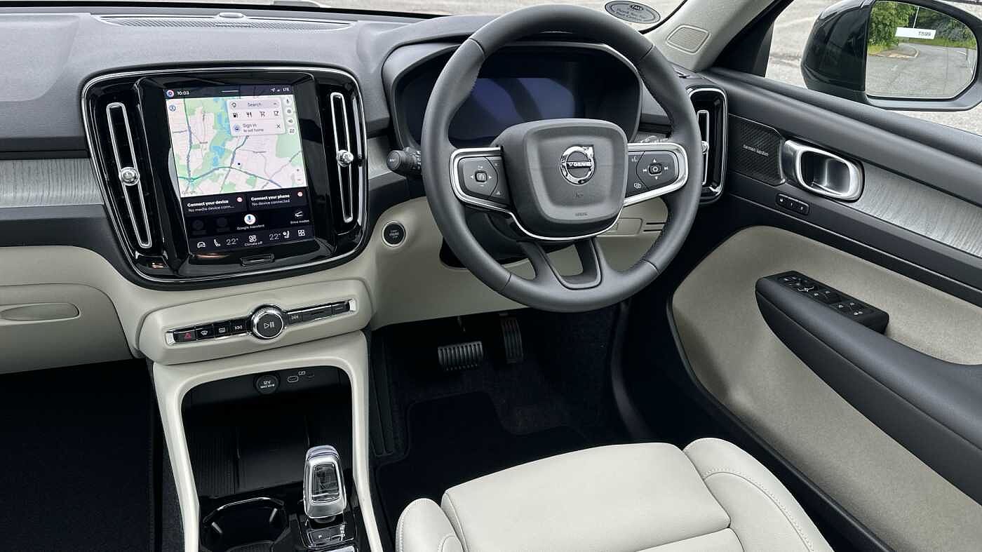 Volvo XC40 Ultra, B4 Mild hybrid, Petrol, Dark ( Blond Leather )