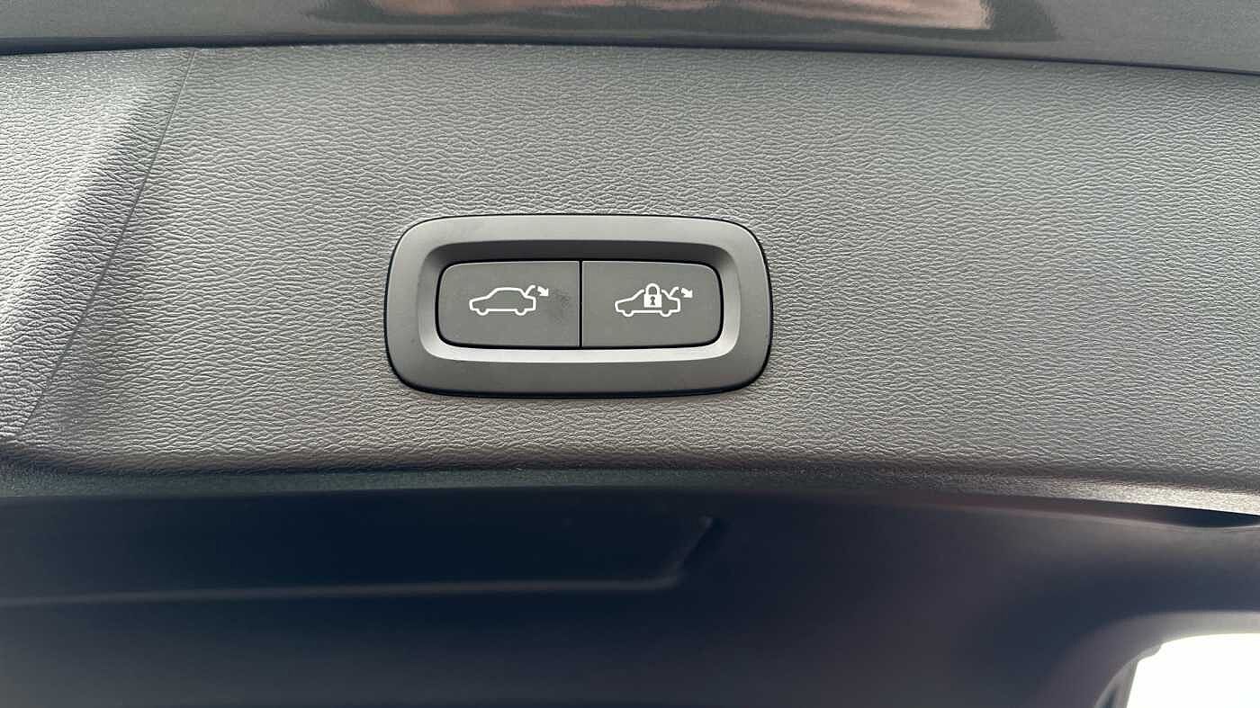 Volvo XC40 Ultra, B4 Mild hybrid, Petrol, Dark ( Blond Leather )