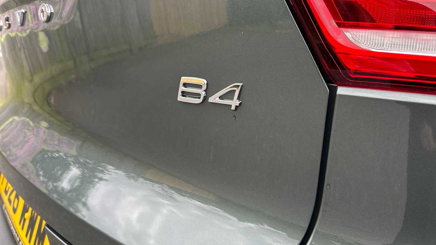 Volvo XC40 Ultra, B4 Mild hybrid, Petrol, Dark ( Blond Leather )