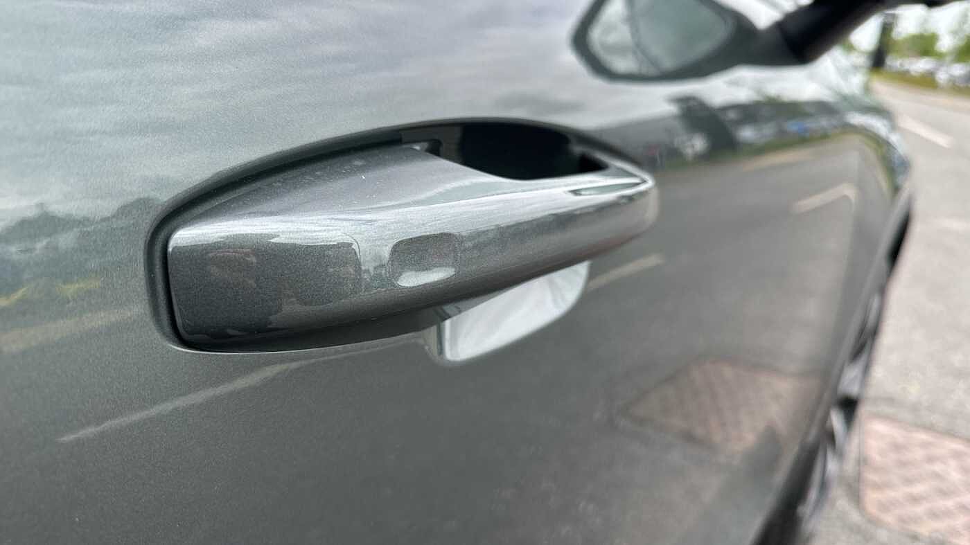 Volvo XC40 Ultra, B4 Mild hybrid, Petrol, Dark ( Blond Leather )