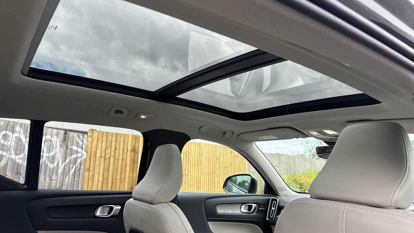 Volvo XC40 Ultra, B4 Mild hybrid, Petrol, Dark ( Blond Leather )
