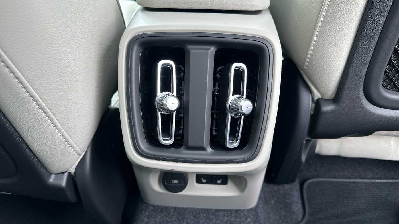 Volvo XC40 Ultra, B4 Mild hybrid, Petrol, Dark ( Blond Leather )