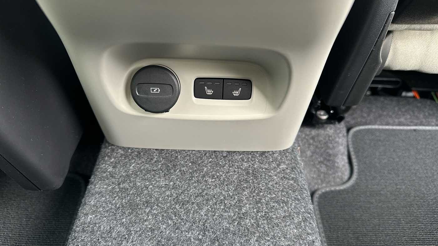 Volvo XC40 Ultra, B4 Mild hybrid, Petrol, Dark ( Blond Leather )