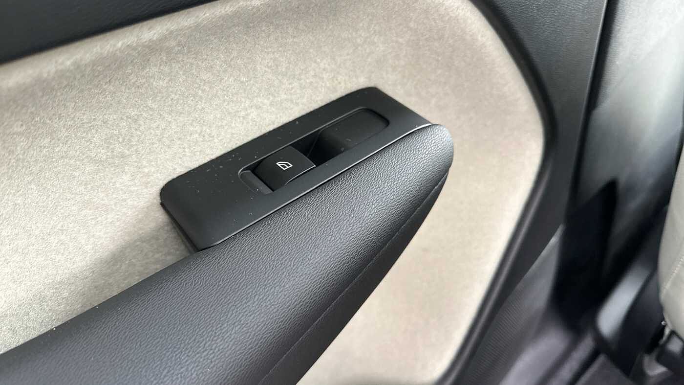 Volvo XC40 Ultra, B4 Mild hybrid, Petrol, Dark ( Blond Leather )