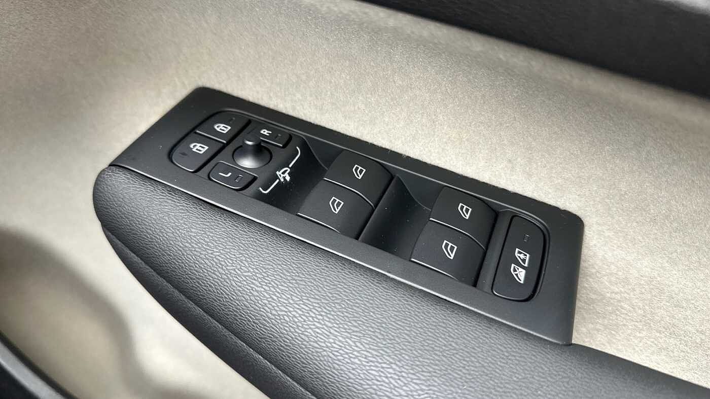 Volvo XC40 Ultra, B4 Mild hybrid, Petrol, Dark ( Blond Leather )